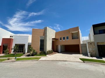N/A · Casa con 4 Habitaciones, Doble Altura y Alberca en Las Villas, Torreón.