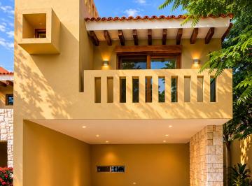 Casa de 3 habitaciones, Solidaridad · Casa de 3 Recámaras en Playa del Carmen en Residencial con Amenidades y Casa Club.