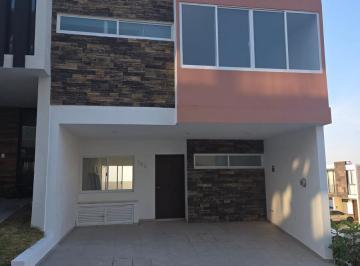 Casa · 153m² · 3 Recámaras · 2 Estacionamientos · Casa en Fraccionamiento Pedregal del Bosque - Zimalta