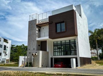 Casa · 431m² · 4 Recámaras · 4 Estacionamientos · Casa en Venta en Puerto Cancun