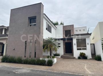 Casa · 378m² · 3 Recámaras · 4 Estacionamientos · Casa en Venta Fraccionamiento Equinoccio Santiago Nl