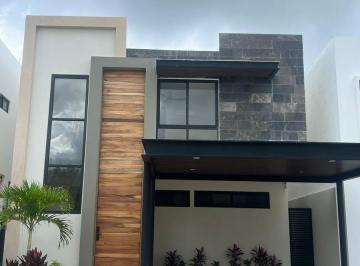 Casa · 258m² · 4 Recámaras · 2 Estacionamientos · Venta Casa en Via Cumbres, Cancun de 4 Recamaras