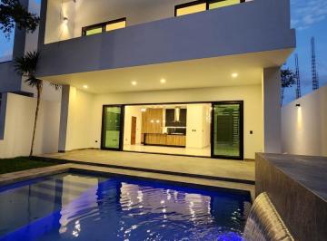 Casa · 329m² · 4 Recámaras · 3 Estacionamientos · Venta Casa en Lagos del Sol, Cancun de 4 Recamaras