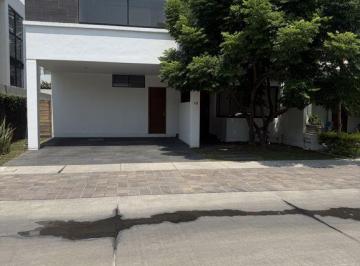 Casa en condominio · 352m² · 4 Recámaras · 2 Estacionamientos · Hermosa Casa en La Toscana Zapopan