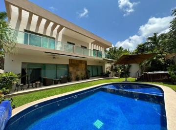 Casa · 655m² · 4 Recámaras · 2 Estacionamientos · Venta Casa en Villa Magna Cancun de 4 Recamaras