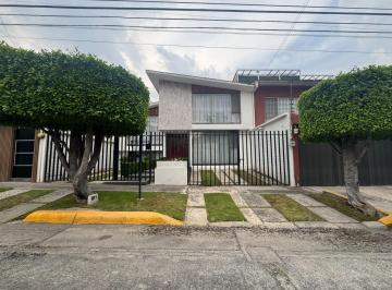 Casa · 220m² · 3 Recámaras · 2 Estacionamientos · Casa en Ciudad Satélite