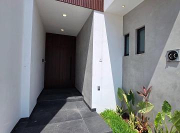Casa · 267m² · 4 Recámaras · 2 Estacionamientos · Venta de Casa en Lomas Diamante 4 Habitaciones