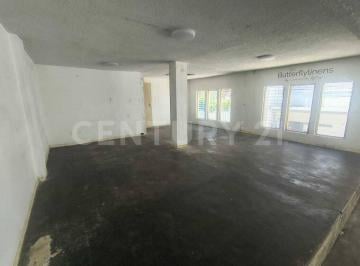 Bodega comercial · 76m² · Bodega U Oficina en 1er Piso con Portón Para Acceso de Camiones en San Simón