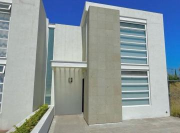 Casa · 136m² · 3 Recámaras · 2 Estacionamientos · Renta Casa en Puerta Grande Residencial Al Norte de La Ciudad Ka