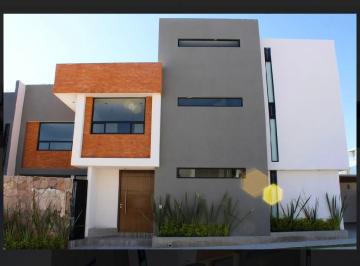 Casa · 300m² · 3 Recámaras · 2 Estacionamientos · Casa en Venta en Privada San Ángel V