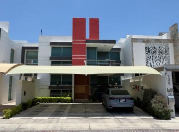 Casa en condominio · 302m² · 3 Recámaras · 3 Estacionamientos · Casa en Condominio en Fraccionamiento Cumbres del Lago