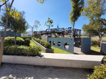 Terreno / Lote · 243m² · Terreno en en Esquina Frente Al Lago. Alto Lago
