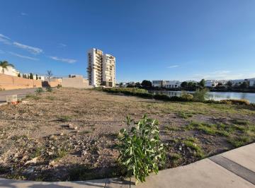 Terreno / Lote · 243m² · Terreno en en Esquina Frente Al Lago. Alto Lago
