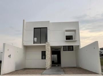 Casa · 190m² · 3 Recámaras · 2 Estacionamientos · Casa en Venta en Lomas del Mediterráneo