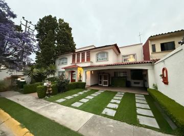 Casa · 321m² · 5 Recámaras · 6 Estacionamientos · Casa en San Mateo Otzacatipan