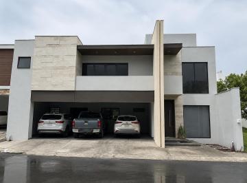 Casa de 3 habitaciones, Santiago · Casa en Renta en Carretera Nacional Los Nogales Residencial