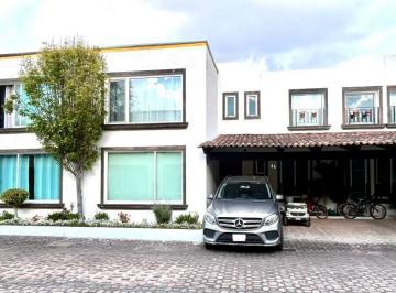Casa en condominio · 230m² · 3 Recámaras · 3 Estacionamientos · Venta de Casa en Fraccionamiento Quinta Las Azaleas en Metepec