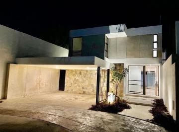Casa · 264m² · 4 Recámaras · 2 Estacionamientos · Casa - en Privada con Habitación en P. B. en Temozón Norte