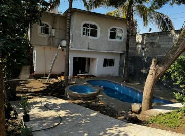 Casa · 200m² · 6 Recámaras · 3 Estacionamientos · Venta de Casa en Jiutepec, Morelos