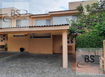 Casa · 170m² · 3 Recámaras · 2 Estacionamientos · Rento Casa a 3 Min Uvm Juriquilla Alberca Ti/d