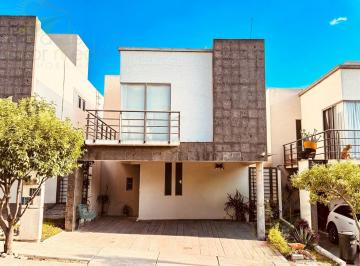 Casa · 157m² · 3 Recámaras · 2 Estacionamientos · Amplia Casa en Privada en Residencial del Parque, El Marqués, Querétaro