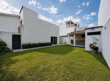Casa · 200m² · 3 Recámaras · 2 Estacionamientos · Casa con Terraza - Bar y Amplio Jardín | Lomas del Sol | Acceso a La Playa