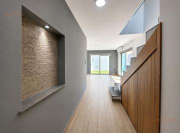 Casa · 200m² · 3 Recámaras · 2 Estacionamientos · Casa con Terraza - Bar y Amplio Jardín | Lomas del Sol | Acceso a La Playa