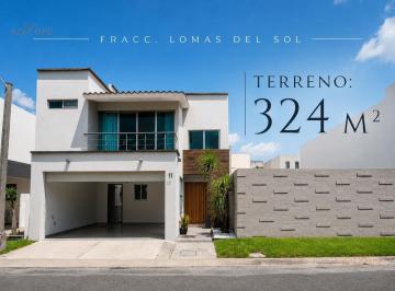 Casa · 324m² · 3 Recámaras · 2 Estacionamientos · Casa con Terraza - Bar y Amplio Jardín | Lomas del Sol | Acceso a La Playa