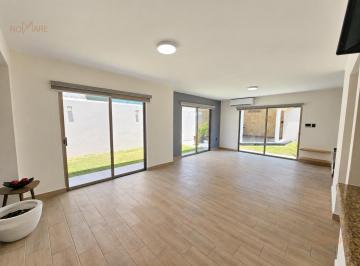 Casa · 200m² · 3 Recámaras · 2 Estacionamientos · Casa con Terraza - Bar y Amplio Jardín | Lomas del Sol | Acceso a La Playa