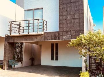 Casa · 157m² · 3 Recámaras · 2 Estacionamientos · Amplia Casa en Privada en Residencial del Parque, El Marqués, Querétaro