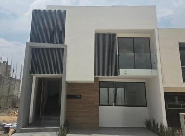Casa · 220m² · 4 Recámaras · 2 Estacionamientos · Casa en Venta Al Sur de Pachuca Fraccionamiento Real Hidalgo