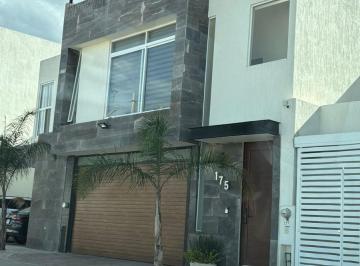 Casa · 3 Recámaras · 2 Estacionamientos · Casa en Venta en Fuerteventura