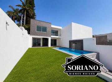 Casa de 3 habitaciones, Emiliano Zapata · Casa Sola con Alberca de 3 Recámaras en Burgos Dentro de Calle Cerrada con Portón Eléctrico