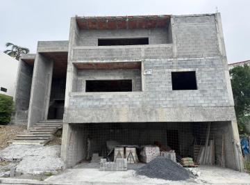 Casa · 530m² · 4 Recámaras · 3 Estacionamientos · Casa en Venta en La Toscana