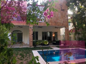 Casa · 550m² · 4 Recámaras · Casa de Las Rosas Hermoso Estilo Mexicano Playacar Fase II