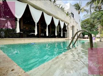 Casa · 500m² · 5 Recámaras · 3 Estacionamientos · Hermosa Casa Jade en Venta, Cerca del Mar, 5 Recamaras Cuarto de Servicio Oficina, Playacar
