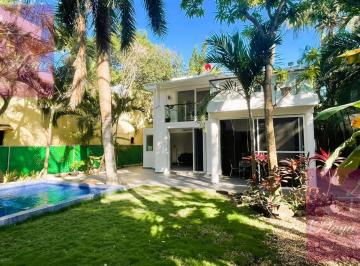 Casa · 172m² · 4 Recámaras · Casa Palmera Club Real, 4 Dorm.