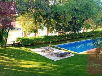 Casa · 198m² · 3 Recámaras · 2 Estacionamientos · Golf - View
