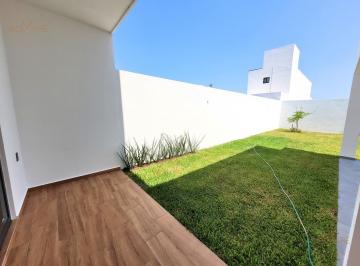 Casa · 185m² · 3 Recámaras · 2 Estacionamientos · Casa Jardín Amplio y Terraza | Lomas de La Riojas