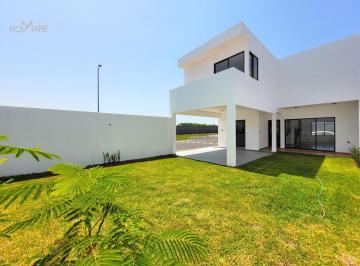 Casa · 185m² · 3 Recámaras · 2 Estacionamientos · Casa Jardín Amplio y Terraza | Lomas de La Riojas