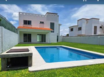 Casa de 4 habitaciones, Tlayacapan · Casa con 510 m² Superficie de Terreno en Venta en Fraccionamiento Jardines de Tlayacapan