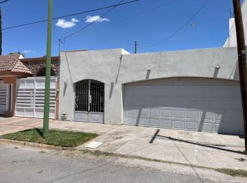 Casa de 3 habitaciones, Gómez Palacio · Casa en Venta — Col. Las Rosas, Gomez Palacio - 370 m² Terreno