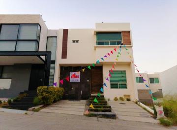Casa de 4 habitaciones, Tlajomulco de Zúñiga · Casa en Monteverde 3 Recs 3 Baños Estudio Estar Tv