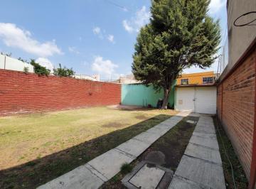 Casa · 300m² · 4 Recámaras · 6 Estacionamientos · Casa en Venta en El Centro de Toluca a Unos Pasos del Estadio