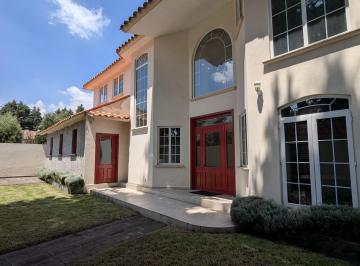 Casa · 693m² · 3 Recámaras · 7 Estacionamientos · Casa en Venta en La Virgen, Metepec