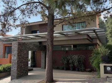 Casa de 3 habitaciones, Morelia · Casa en Renta Club de Golf Altozano Colinda con Green