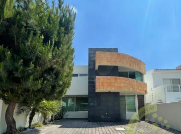 Casa en condominio · 300m² · 3 Recámaras · 3 Estacionamientos · Casa en Condominio en Cumbres del Cimatario