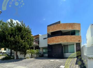 Casa en condominio · 300m² · 3 Recámaras · 3 Estacionamientos · Casa en Condominio en Cumbres del Cimatario