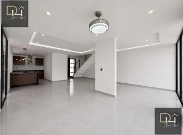 Casa · 285m² · 3 Recámaras · 2 Estacionamientos · ¡Bonita Casa en Venta| Renta Sin Alberca a Unos Pasos del Fitness Center en Residencial Aqua!