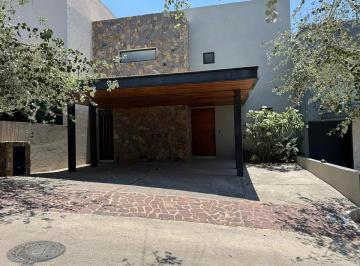 Casa de 3 habitaciones, Querétaro · Casa de Lujo en Venta Ubicada en El Fraccionamiento Altozano